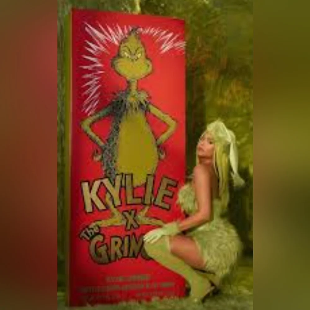 Kylie x Grinch NIB- Lip Kit-Matte Lipstick & Lip Liner - Picture 7 of 8